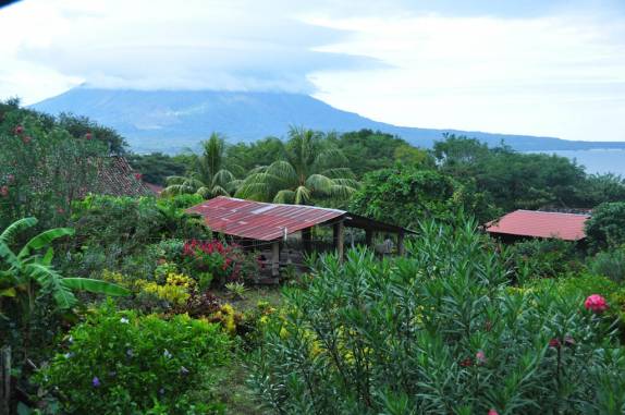 A finca Magdalena com o vulcão Concepción ao fundo, na Isla Ometepe, no Lago de Nicarágua
